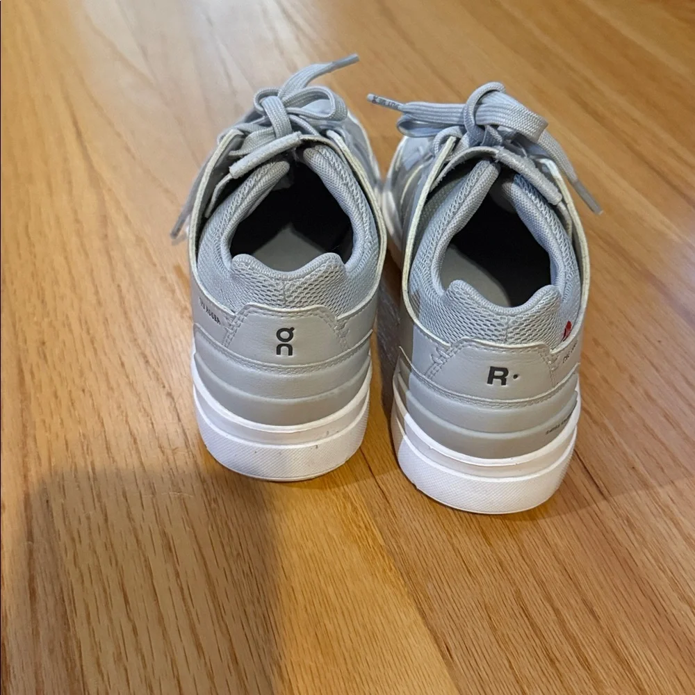 On Cloud Light Gray Sneakers The Roger - Picture 3 of 4